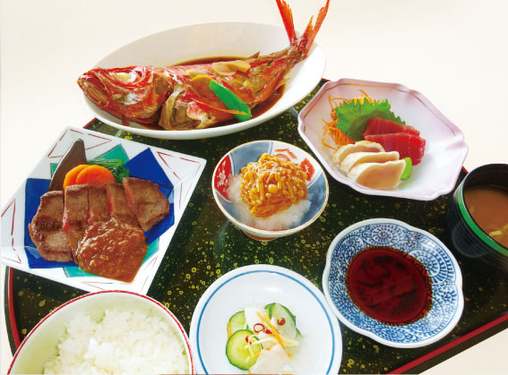 ※土・日限定メニュー(1日10食) 季節のご馳走御膳